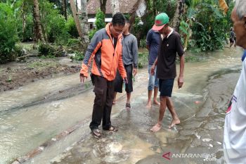 Legislator desak DPUPKP memperbaiki tanggul Sungai Serang