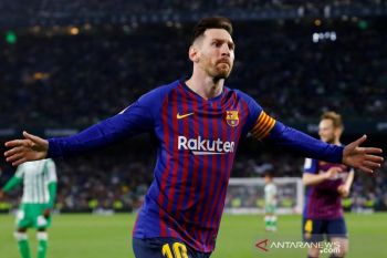 Trigol Lionel Messi dan satu gol Suarez hancurkan Real Betis 4-1