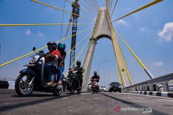 Jembatan Siak IV masih layak digunakan meski banyak baut hilang
