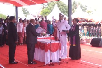 Gubernur Papua ajak Bupati Biak rangkul warga bangun daerah