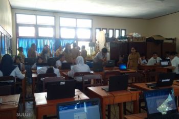 Ribuan siswa kelas IX SMP Manado ikut simulasi UNBK