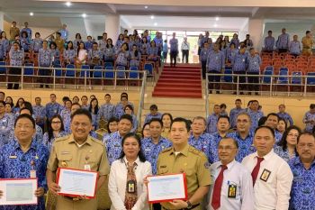 Gubernur Olly-Wagub Steven-Sekprov Edwin serahkan laporan SPT tahunan