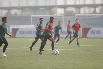 Timnas U-23 latihan ringan hari pertama di Vietnam