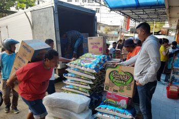 HIPMI Papua serahkan puluhan karung beras untuk korban banjir