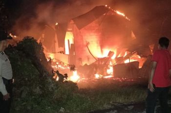 Gegara api tungku, satu rumah di kompleks BPTP Sumbar terbakar