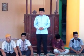Warga Gadih Angik Agam keluhkan sulitnya bawa panenan kelapa sawit
