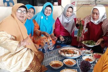 Makan bajamba untuk pemilu damai