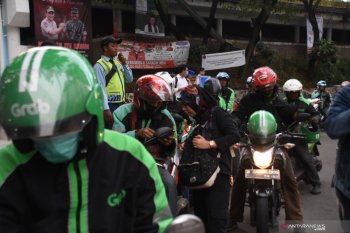Driver ojol Fauzan penuh luka tusuk gagalkan aksi penjambretan