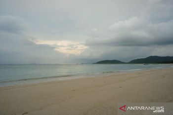 Jatuh cinta pada pantai di Sumbawa Barat