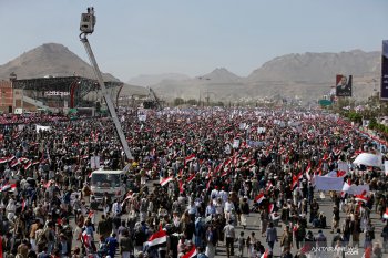 Serangan koalisi  militer Saudi bidik pangkalan udara