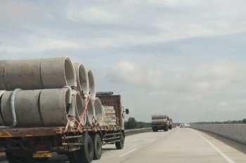 Truk dilarang melintasi tol Lampung -Sumsel mulai Selasa