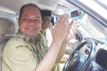 Bupati Kapuas: Pengadaan mobil ambulans diharapkan mampu layani warga Desa Pulau Mambulau