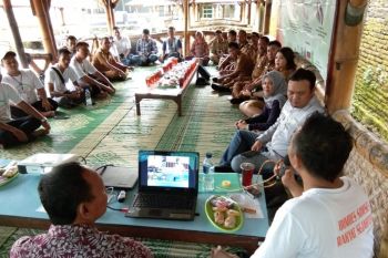 Kepala Desa percontohan Banggai studi banding pengelolaan Bumdes di Jawa