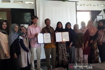 Mahfud  dukung mahasiswa peserta kompetisi seni dunia di Rumania