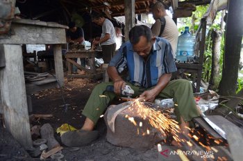 Usaha pandai besi tradisional