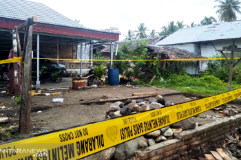 Warga Pariaman temukan granat di pondasi rumah