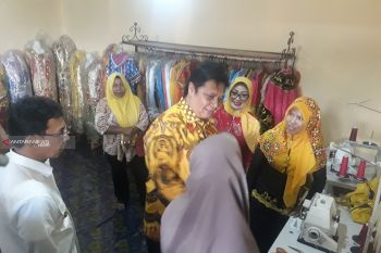 Menperin Airlangga tinjau rumah produksi di lokasi bencana Sigi
