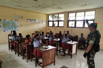 TNI sosialisasikan wawasan kebangsaan untuk murid SD Keerom