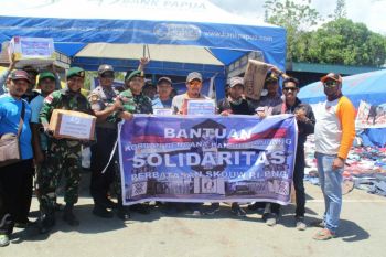 Yonif 328/DGH salurkan bantuan untuk korban banjir Jayapura