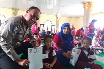 Polres Pesawaran Sosialisasi UULAJ Melalui Lomba Mewarnai