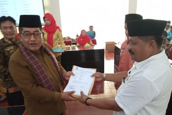 Tak diambil, Disdukcapil Agam distribusikan KTP-el lewat wali nagari