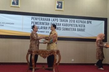 Pesisir Selatan serahkan LKPD 2018 ke BPK, Bupati: jika raih WTP akan dapat bonus