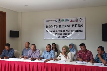 Sembilan Organisasi Deklarasi "Gerakan NGO Indonesia Peduli Stunting"