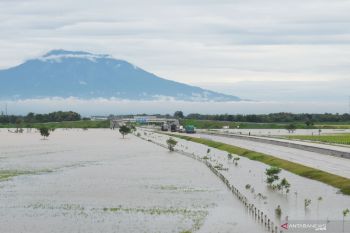 Jalan Tol Terendam Banjir