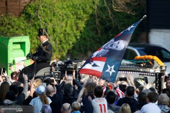 Parade motor dan musik dance iringi pemakaman Keith Flint