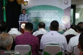 Gubernur Sulsel bantu ambulans untuk RS Ibnu Sina