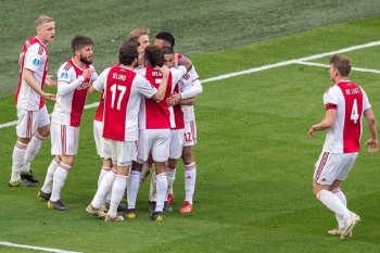 Ajax bungkam PSV 3-1