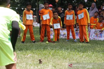 Siswa ikuti lomba permainan tradisonal di ajang Fitolympic