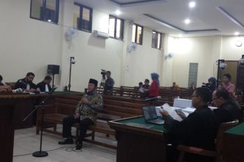 Mantan Bupati Lampung Selatan Zainudin Hasan Dituntut 15 Tahun Penjara