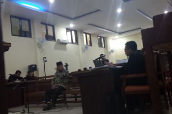 Zainudin Hasan Menangis Minta Izin Dampingi Istrinya