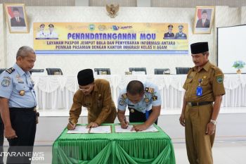 Pemkab Pasaman-Imigrasi teken MoU layanan Paspor