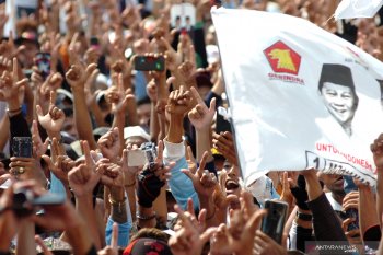 Jokowi, Prabowo to face off one last time on April 13