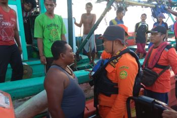 Basarnas Lampung Selamatkan Nelayan Yang Kapalnya Terbalik
