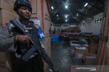 KPU Palu libatkan 120 orang lipat surat suara