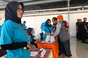 Daop 6 Yogyakarta menggelar pasar murah sembako