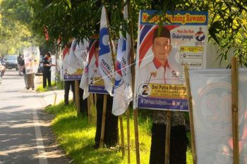 Penertiban alat peraga kampanye