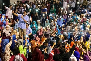 Sejumlah Bunda PAUD curhat ke Sandiaga Uno