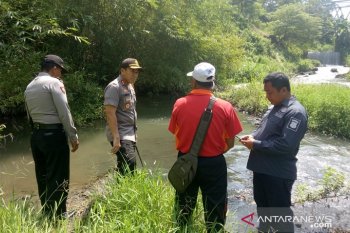 Polisi cari bagian tubuh korban mutilasi dalam koper di Blitar