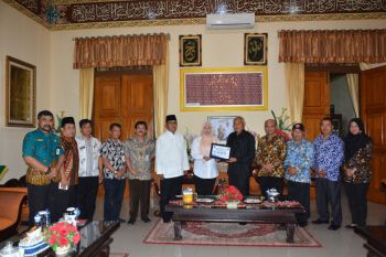 Sleman menyerahkan bantuan bencana tsunami di Pandeglang Banten