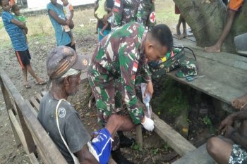 Satgas Yonif 328/DGH lakukan pengobatan keliling kampung