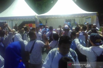 Massa Prabowo-Sandi "nge-jam" jelang kampanye akbar
