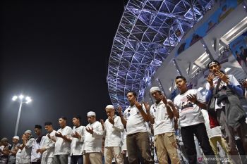 Ribuan pendukung Prabowo-Sandi kampanye  dalam nuasa  religi di Gelora Bung Karno