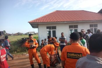 Tim SAR berhasil evakuasi  jasad nelayan dari perairan Kuala Penet