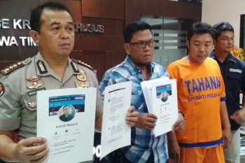 Polda Jatim tangkap penyebar hoaks soal akan  terulang kerusuhan 1998