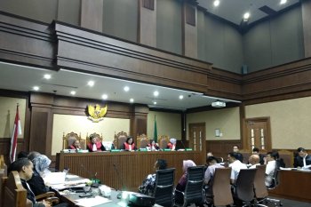 Empat pengusaha kasus suap dituntut 4 tahun penjara
