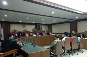Empat  anggota DPRD Sumut divonis 6 dan 4 tahun penjara